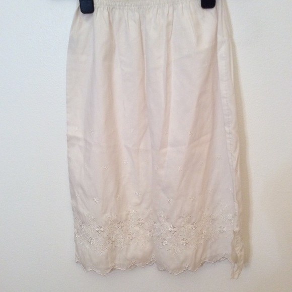 Vintage Val Modi 1/2 eyelet lace slip - Picture 3 of 8